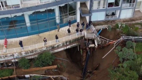 Experta por nuevos socavones en Reñaca: "Se permitió la vulneración de un ecosistema frágil"
