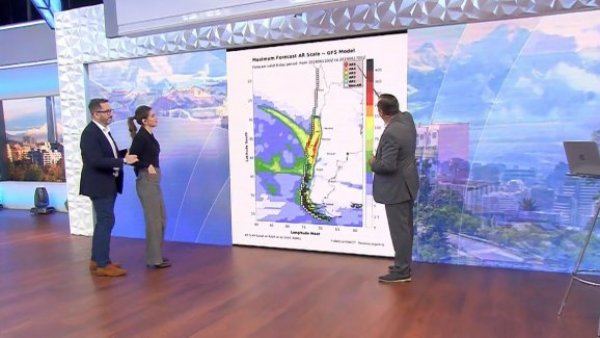 "Se está fortaleciendo": ¿Qué significa la advertencia de Iván Torres sobre el sistema frontal en la región Metropolitana?
