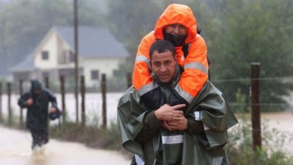 Ministro (s) Monsalve afirma que lluvias en RM serían históricas en los últimos 20 años