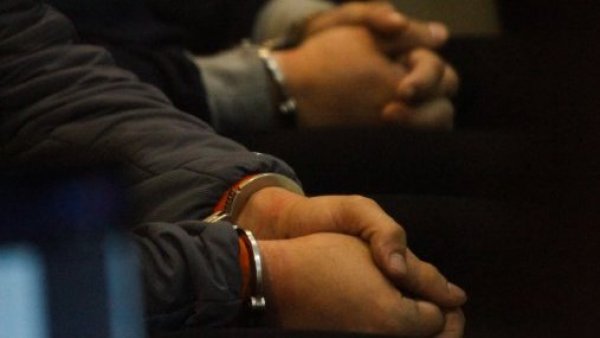 Detienen a dos extranjeros por posible secuestro frente a la Usach
