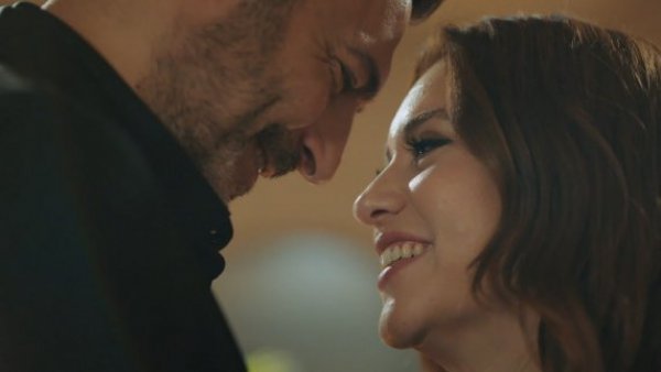 Y dijo que sí: Disfruta del momento de "Yo decido amar"
