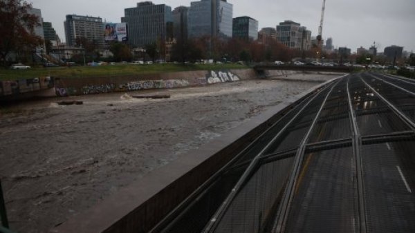 Aguas Andinas descarta aumento de turbiedad en río Maipo debido a la lluvia
