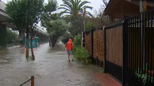 Los puntos críticos de las primeras horas de lluvias en la región Metropolitana
