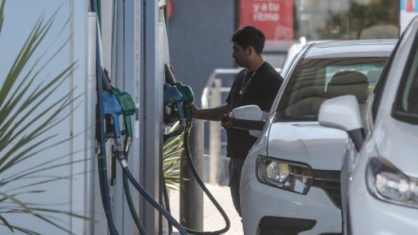 Una buena noticia: Bencinas bajarán hasta $28 durante este jueves
