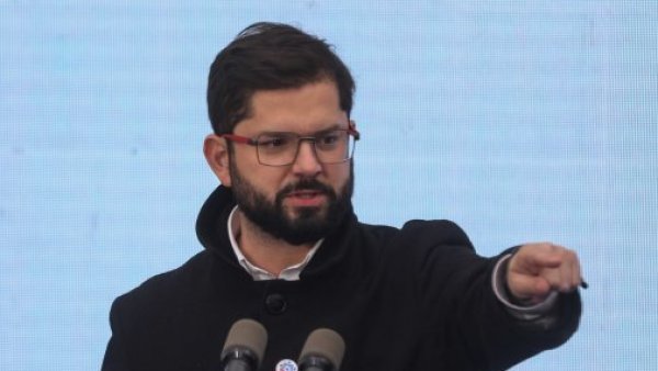 Presidente Boric compromete ayuda económica para damnificados por temporal
