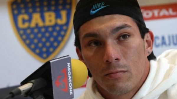Cuestionan fichaje de Medel: "Es un jugador que Boca no necesitaba, llega porque es amigo de Riquelme”
