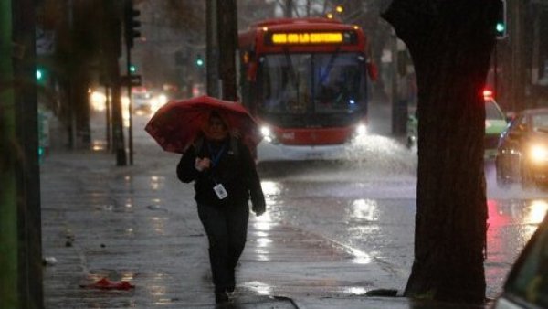 Nuevas lluvias en la zona central: ¿Qué se sabe de los dos sistemas frontales?
