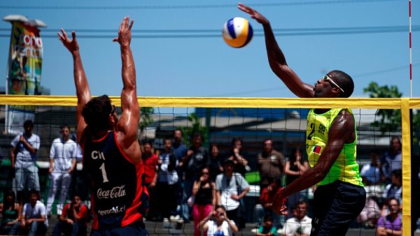 Chile va por la clasificación olímpica en vóleibol playa masculino
