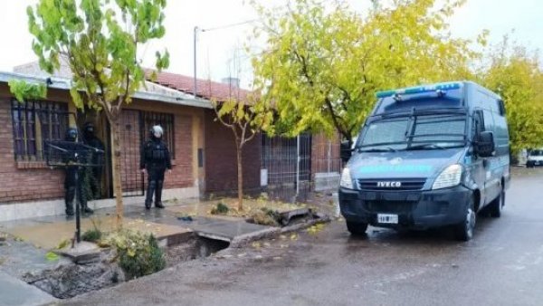 Detienen a chileno en Córdoba acusado de matar a su pareja
