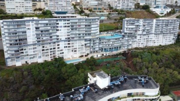 Declaran "inhabitable de forma total" edificio Euromarina II tras socavón en Reñaca
