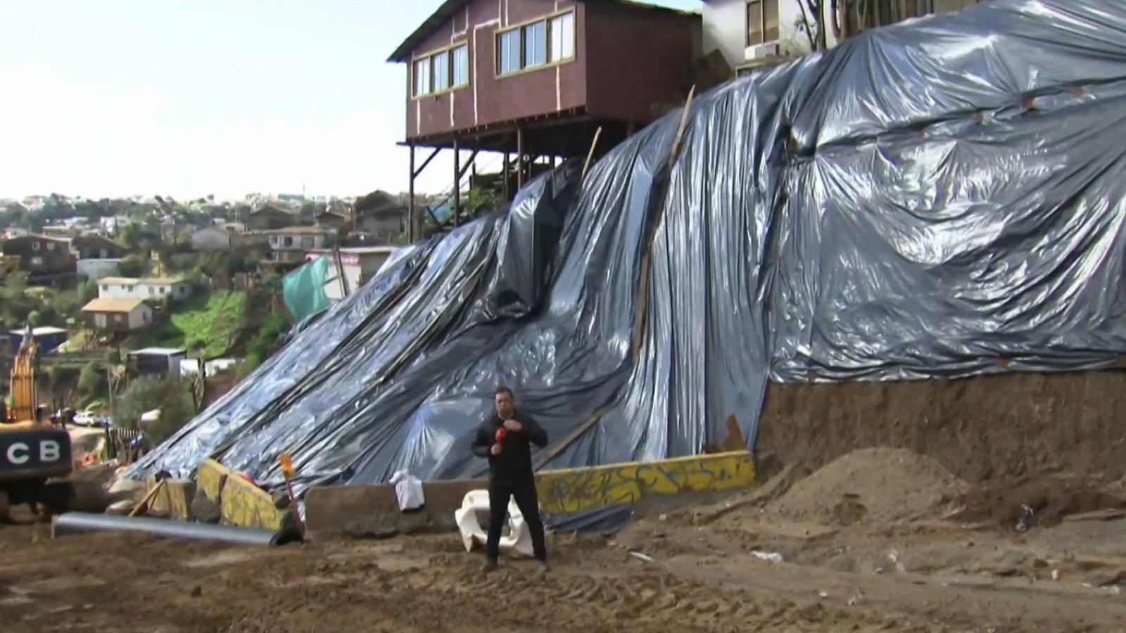 "Es una trinchera": Vecinos temen caída de casas por derrumbe en Viña del Mar
