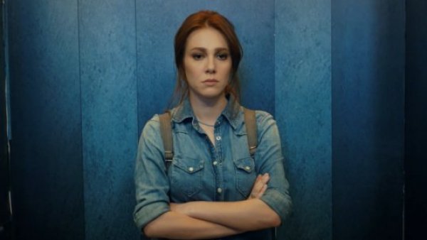Amor en Juego - T1E150 | La despedida de Defne
