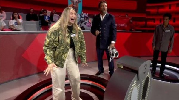 Tuvo que sacarse las zapatillas: Carlita no logró ganarle a Pato
