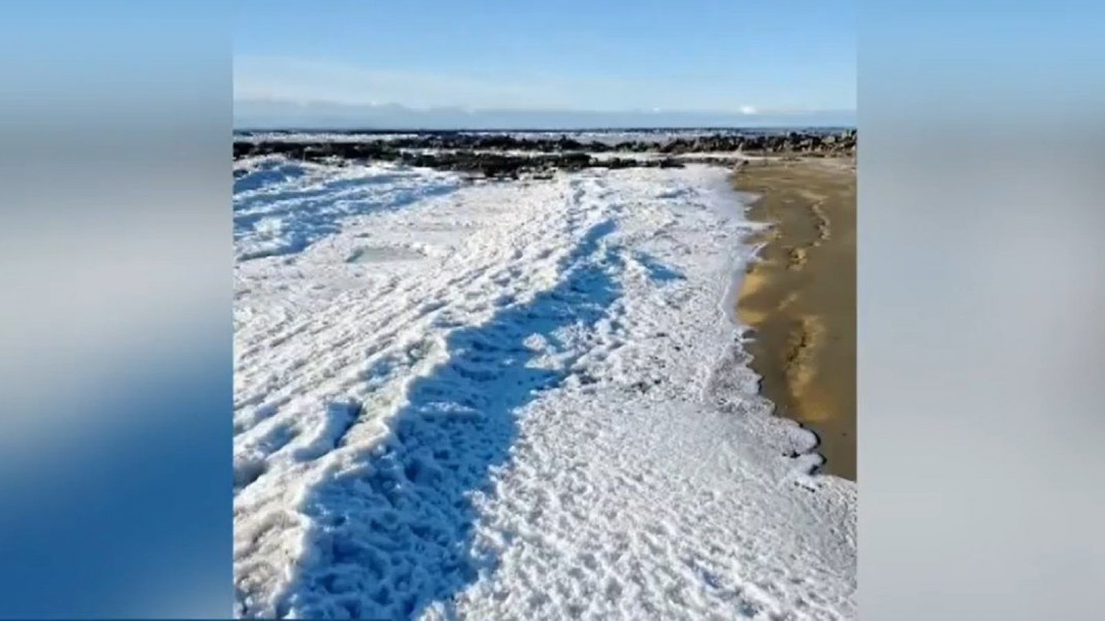 ¿Qué factores deben ocurrir para que el mar se congele?
