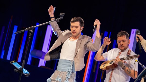 Tocata Hora 25 en NTV: El pop y la música urbana de Gepe
