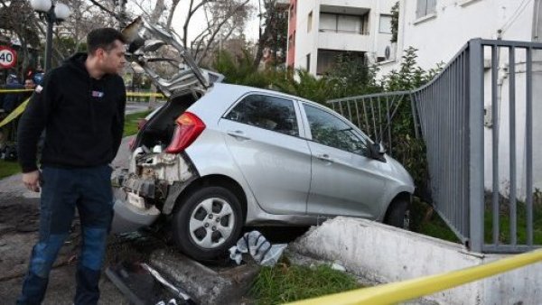Vehículo terminó incrustado en un inmueble tras choque en Providencia