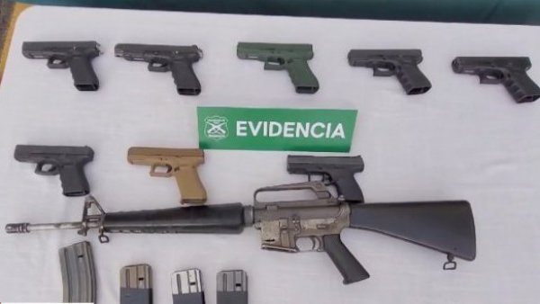 Impactante: Fue a cobrar el arriendo y encontró armas de guerra
