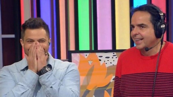 "Le pido disculpas al país": Simón Oliveros rompe histórica pieza patrimonial de TVN
