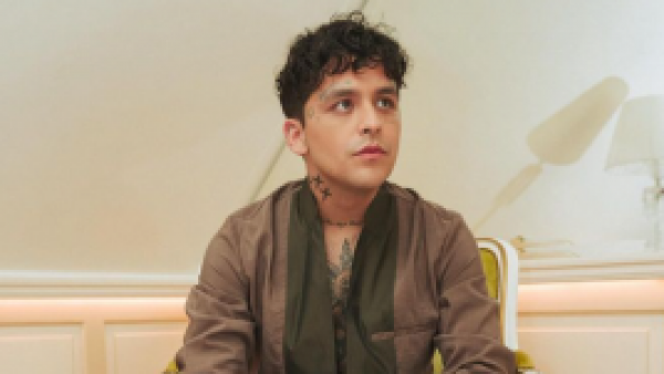 Christian Nodal entre los 50 más bellos de People en Español
