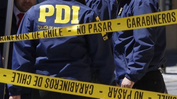 Decretan arresto domiciliario para adolescente que disparó y mató a hermano de ocho años
