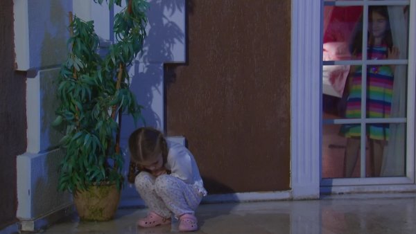 Elif - T1E31 | Sal de mi habitación
