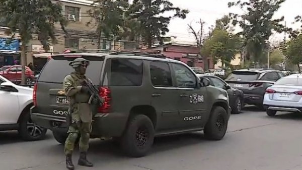 Carabineros en alerta por posible artefacto explosivo en Centro de Justicia
