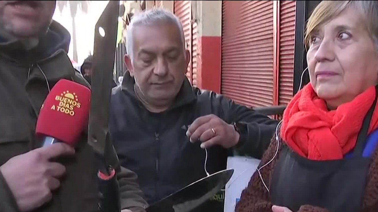 La oscura realidad en torno a La Vega: Locatario encuentra cuchillos en su local
