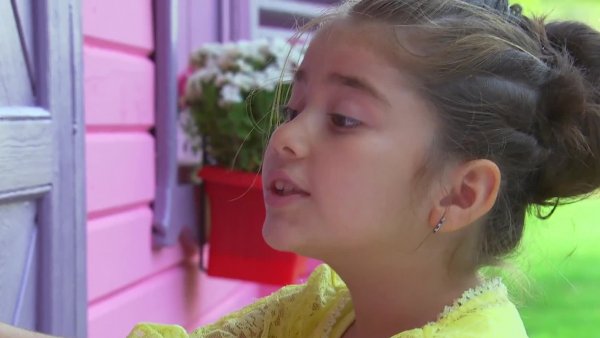 Elif - T1E32 | Tugce encierra a Elif
