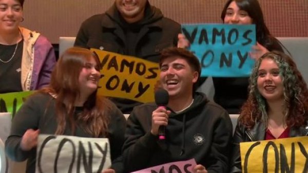 "¡Vamos Cony!": Compañeros de universidad apoyan a su amiga
