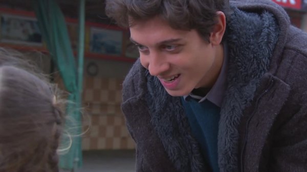 Elif - T1E35 | Los cuidados de Murat
