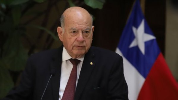 Senador Insulza propone "campos especiales" para migrantes indocumentados con orden de expulsión
