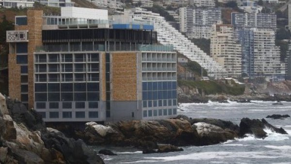 Continúan negociaciones para evitar demolición de hotel Punta Piqueros
