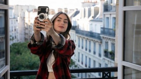 Liberan tráiler de la cuarta temporada de "Emily en París"
