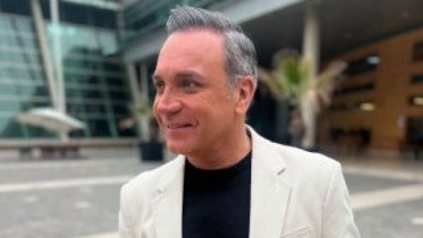 Luis Jara imita experimento social de Robbie Williams: ¿Cómo le fue?
