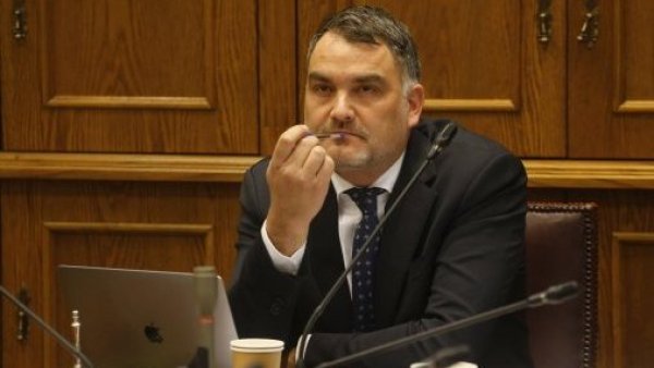 Frente Amplio por renuncia de Macaya: "Nos parece insuficiente"
