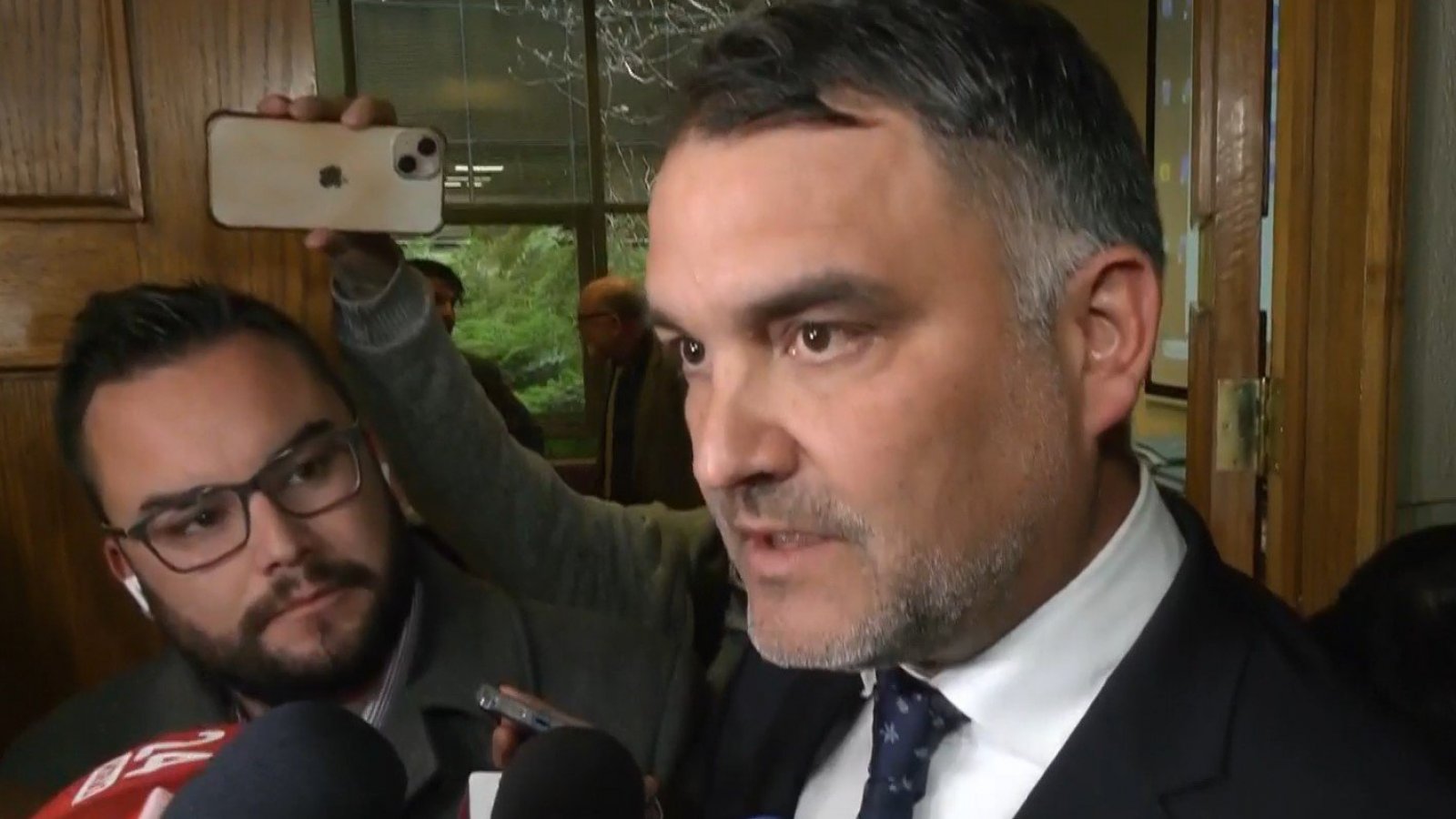 Javier Macaya reconoce "error" en sus declaraciones al defender a su padre
