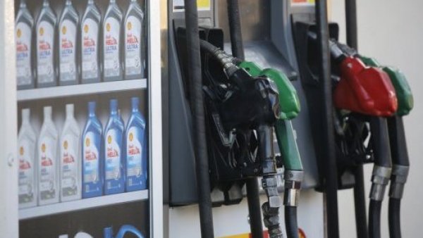 Bencinas bajarán hasta $5,7 y diésel lo hará en $21,6 a contar del jueves
