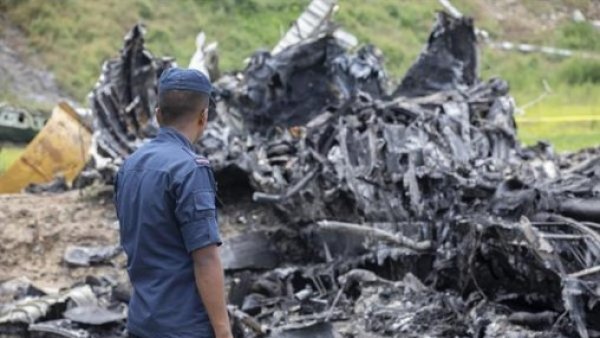 Solo el piloto sobrevivió: Aumentan la cifra de fallecidos por caída de avión en Nepal