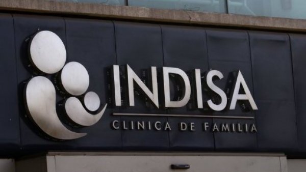 Estuvo 32 horas en trabajo de parto: Clínica Indisa tendrá que pagar millonaria indemnización a mujer

