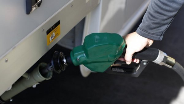 Revisa sus valores: Nueva baja en el precio de los combustibles desde este jueves
