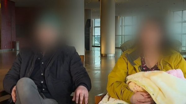 Hablan padres de la guagua secuestrada en Temuco: "Las matronas se reían y sentí que se estaban burlando"
