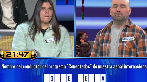 Jorge Hevia "hace caer" a participante de Ahora Caigo
