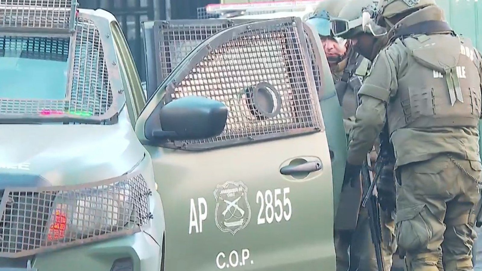 El tercero logró escapar: Dos hermanos Antihuén Santi están detenidos por crimen de carabineros

