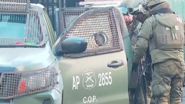 El tercero logró escapar: Dos hermanos Antihuén Santi están detenidos por crimen de carabineros
