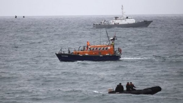 Búsqueda de niña arrastrada por el mar en playa de Viña continuará mañana

