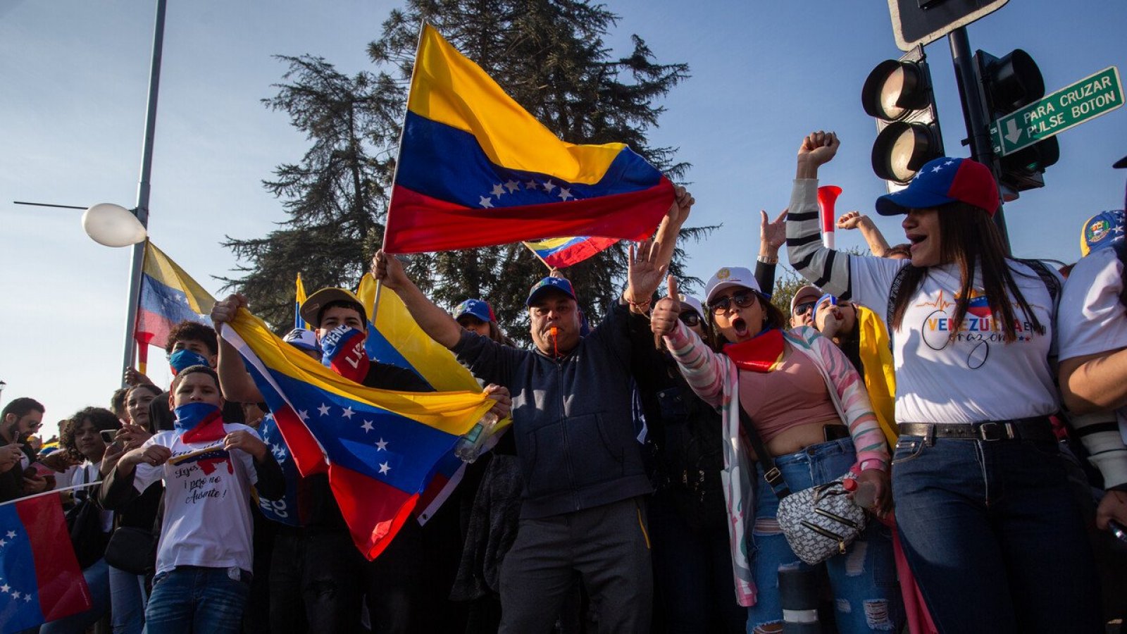 Venezolanos podrán salir del país con documentos vencidos
