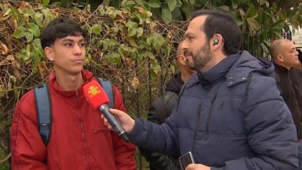 Angustia e incertidumbre: Siguen llegando venezolanos a su embajada por trámites
