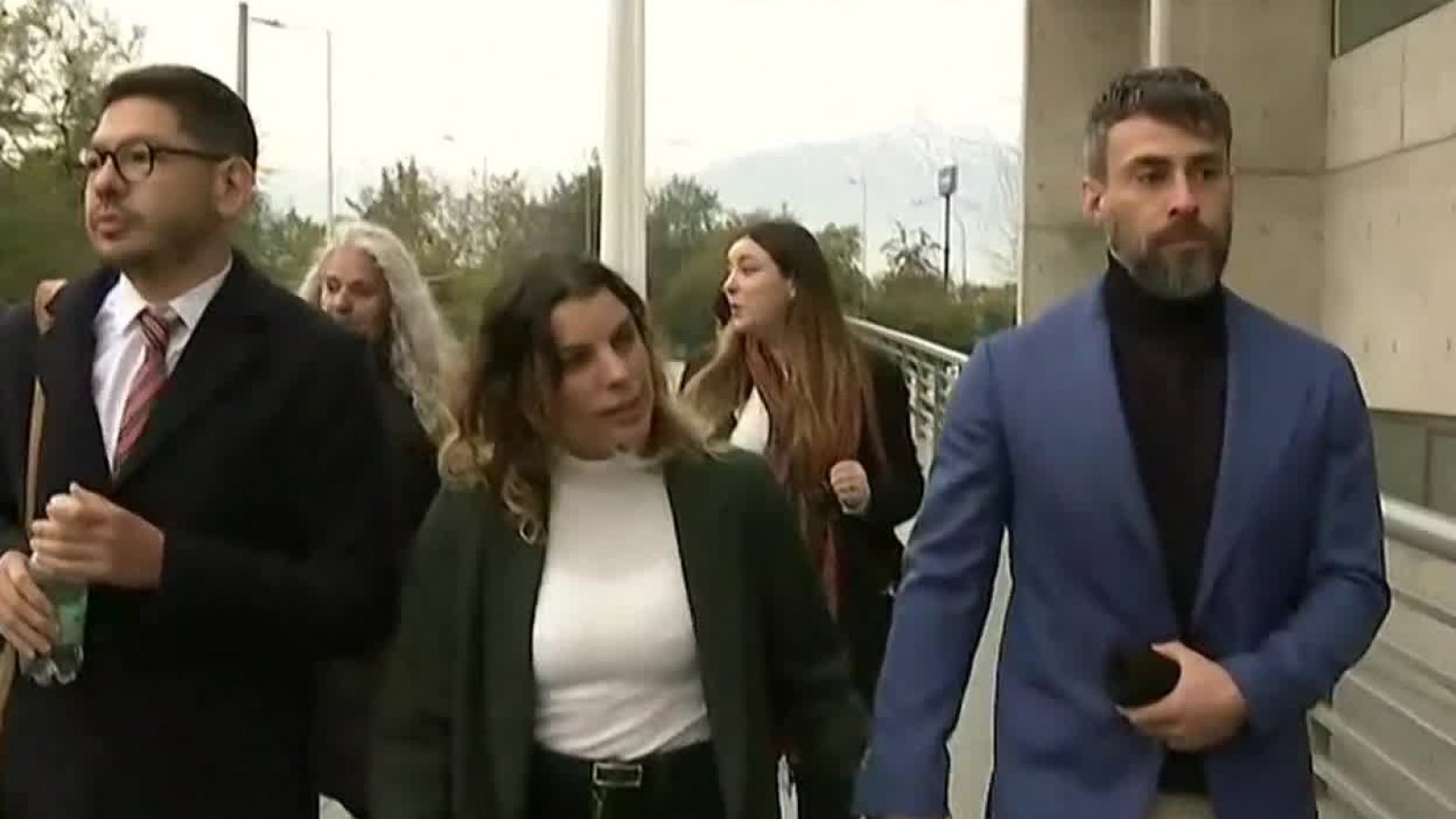 Maite Orsini llega acompañada de Jorge Valdivia a tribunales

