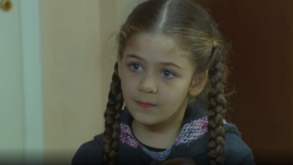 Elif - T1E47 | El acercamiento de Tugce y Elif
