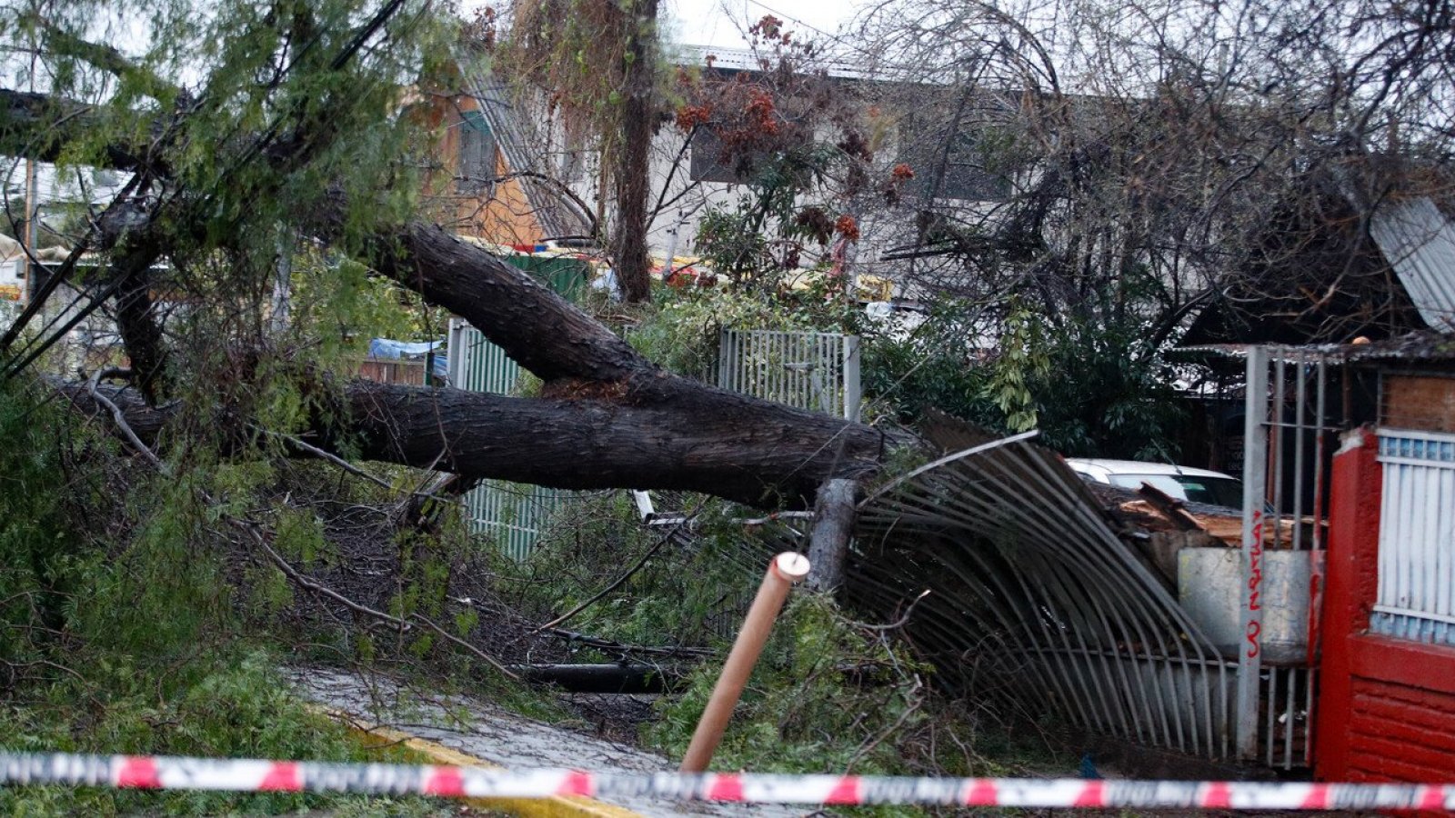 "No se descartan tormentas": ¿Qué se espera para esta jornada con el sistema frontal?
